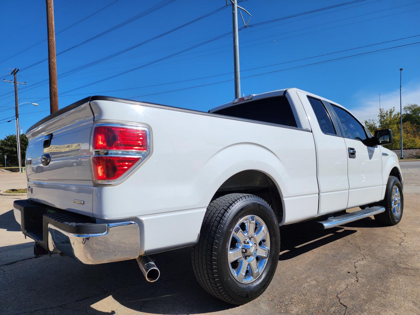 2013 WHITE /GRAY Ford F-150 XLT (1FTEX1CM4DF) with an 3.7L V6 DOHC 24V engine, 6-Speed Automatic transmission, located at 2660 S.Garland Avenue, Garland, TX, 75041, (469) 298-3118, 32.885551, -96.655602 - Welcome to DallasAutos4Less, one of the Premier BUY HERE PAY HERE Dealers in the North Dallas Area. We specialize in financing to people with NO CREDIT or BAD CREDIT. We need proof of income, proof of residence, and a ID. Come buy your new car from us today!! This is a very well cared for 2013 FO - Photo#3